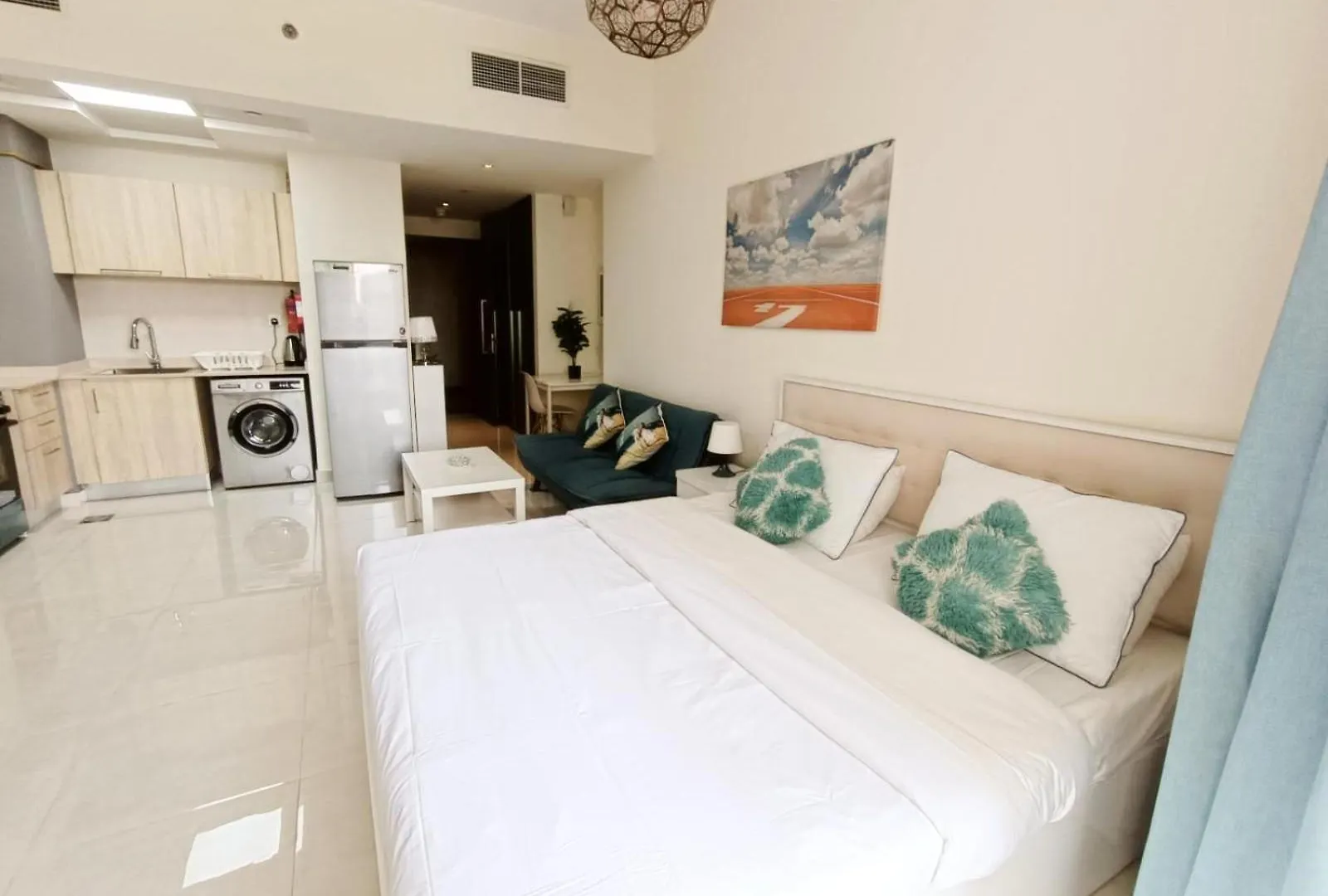 Modern High-Rise Studio In The Heart Of Business Bay Dubai