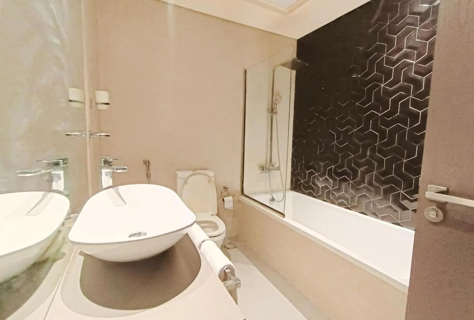 Modern High-Rise Studio In The Heart Of Business Bay Dubai Apartment
