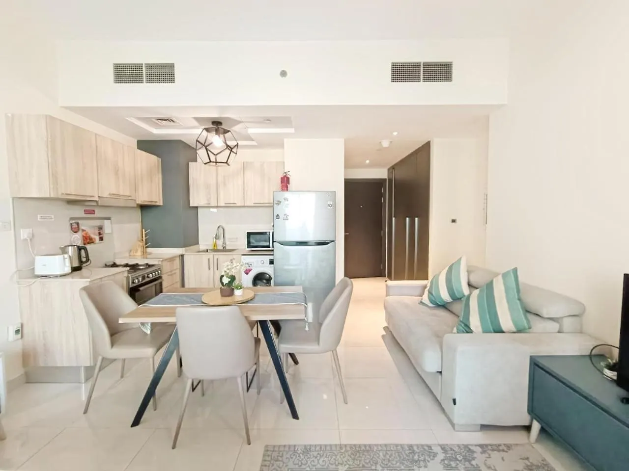 Modern High-Rise Studio In The Heart Of Business Bay Dubai 0*,  United Arab Emirates