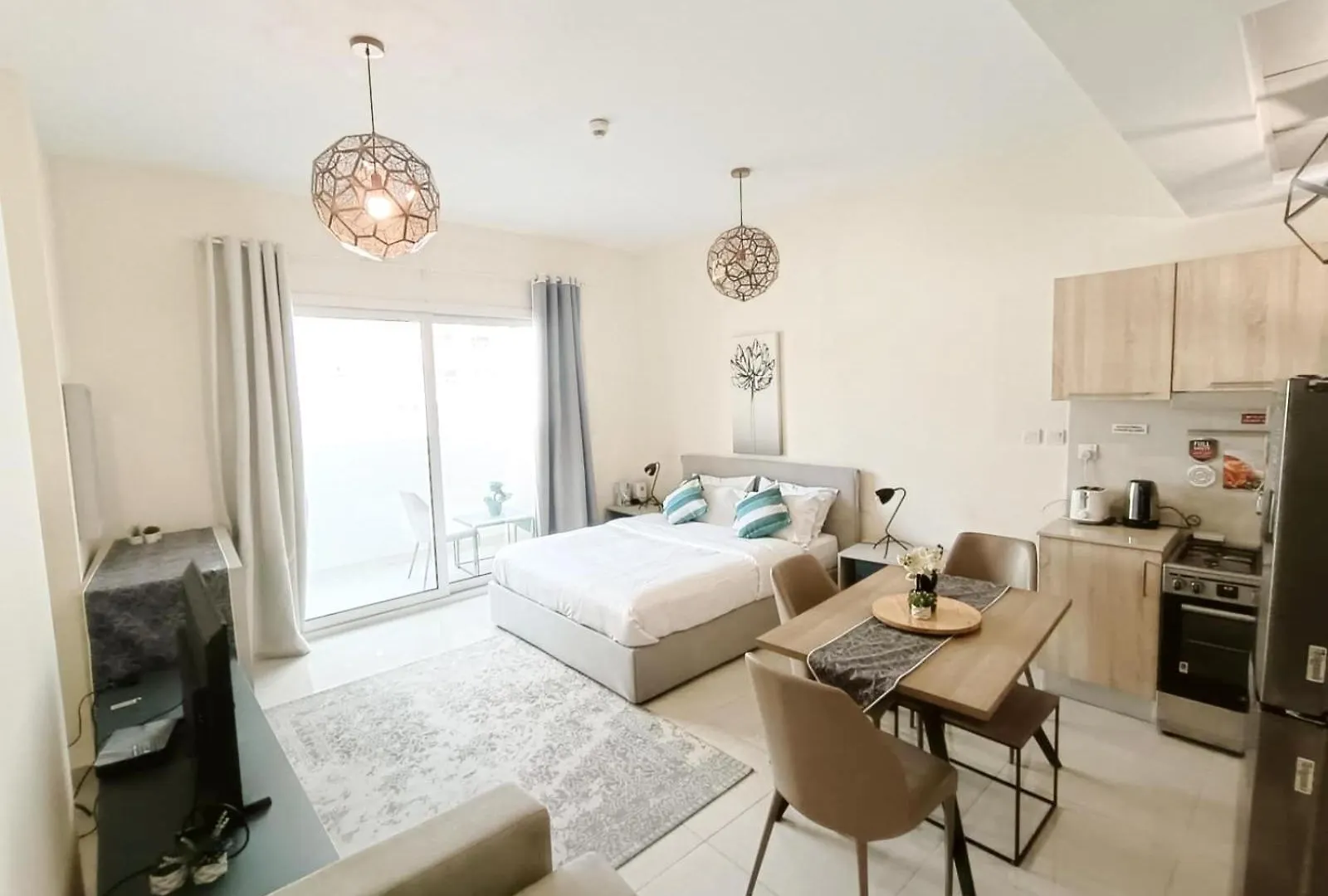 Modern High-Rise Studio In The Heart Of Business Bay Dubai