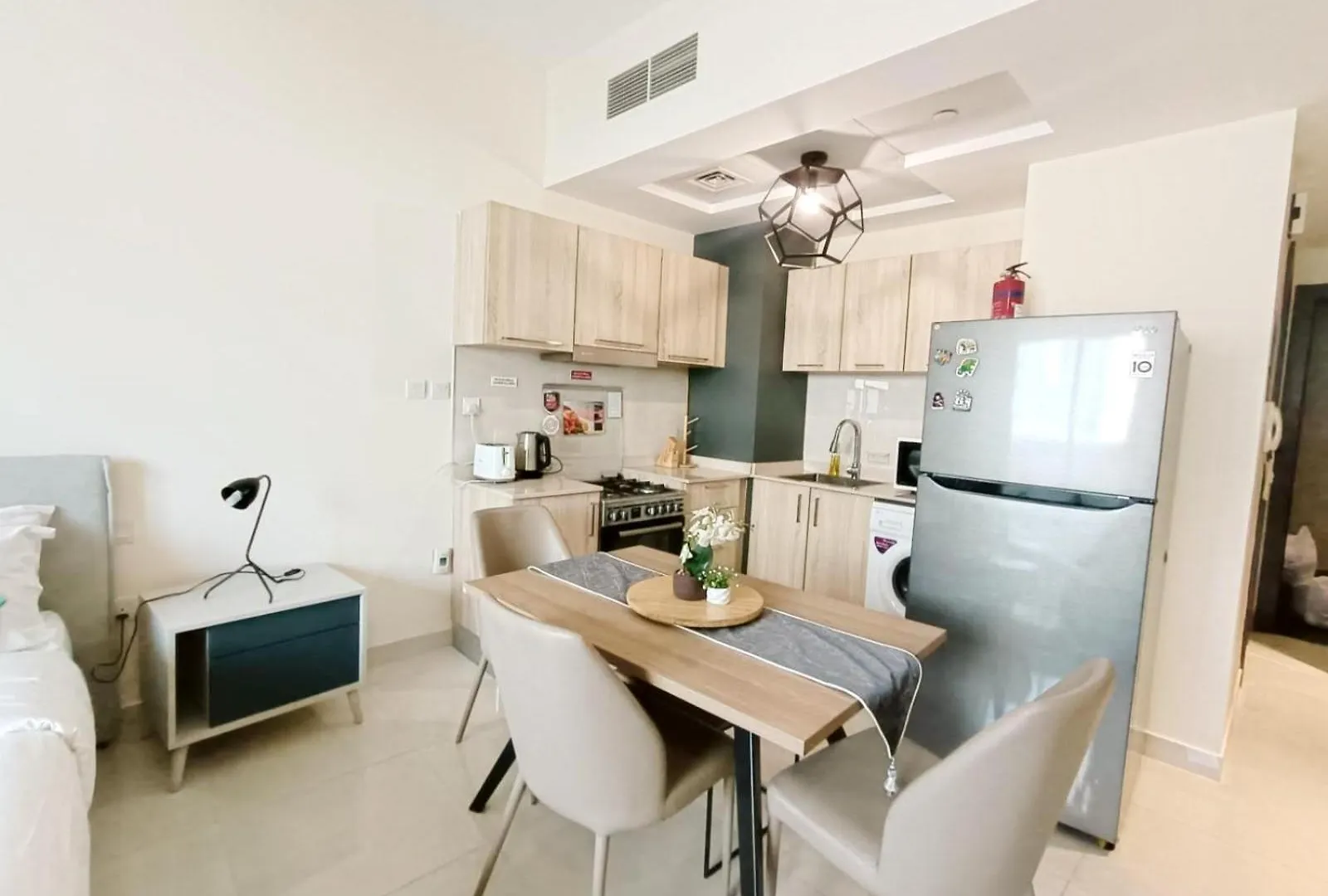 Modern High-Rise Studio In The Heart Of Business Bay Dubai Apartment