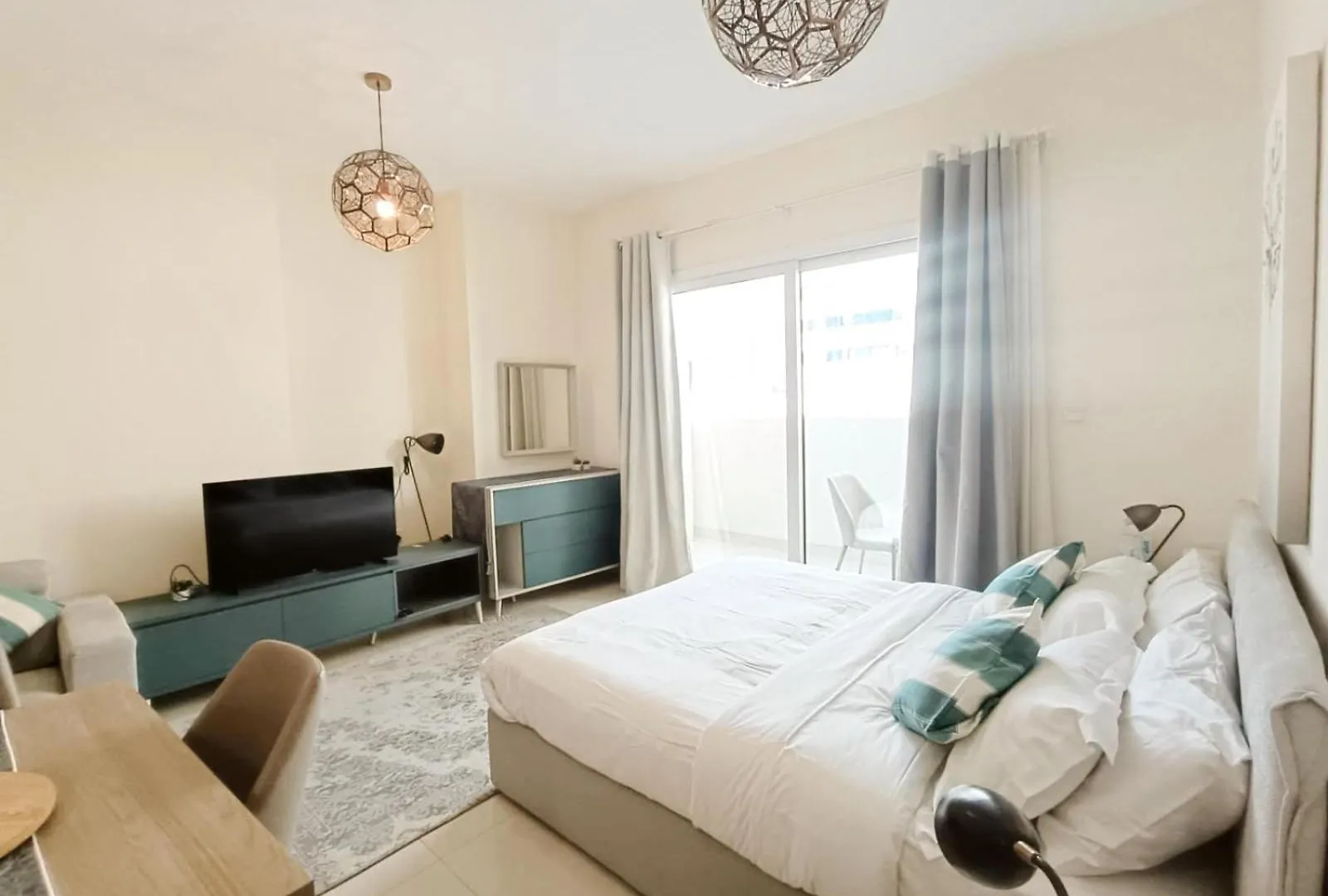 Modern High-Rise Studio In The Heart Of Business Bay Dubai
