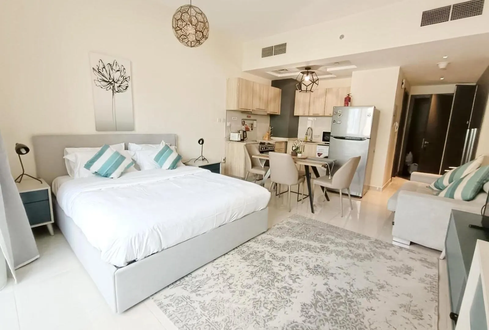 Modern High-Rise Studio In The Heart Of Business Bay Dubai Apartment