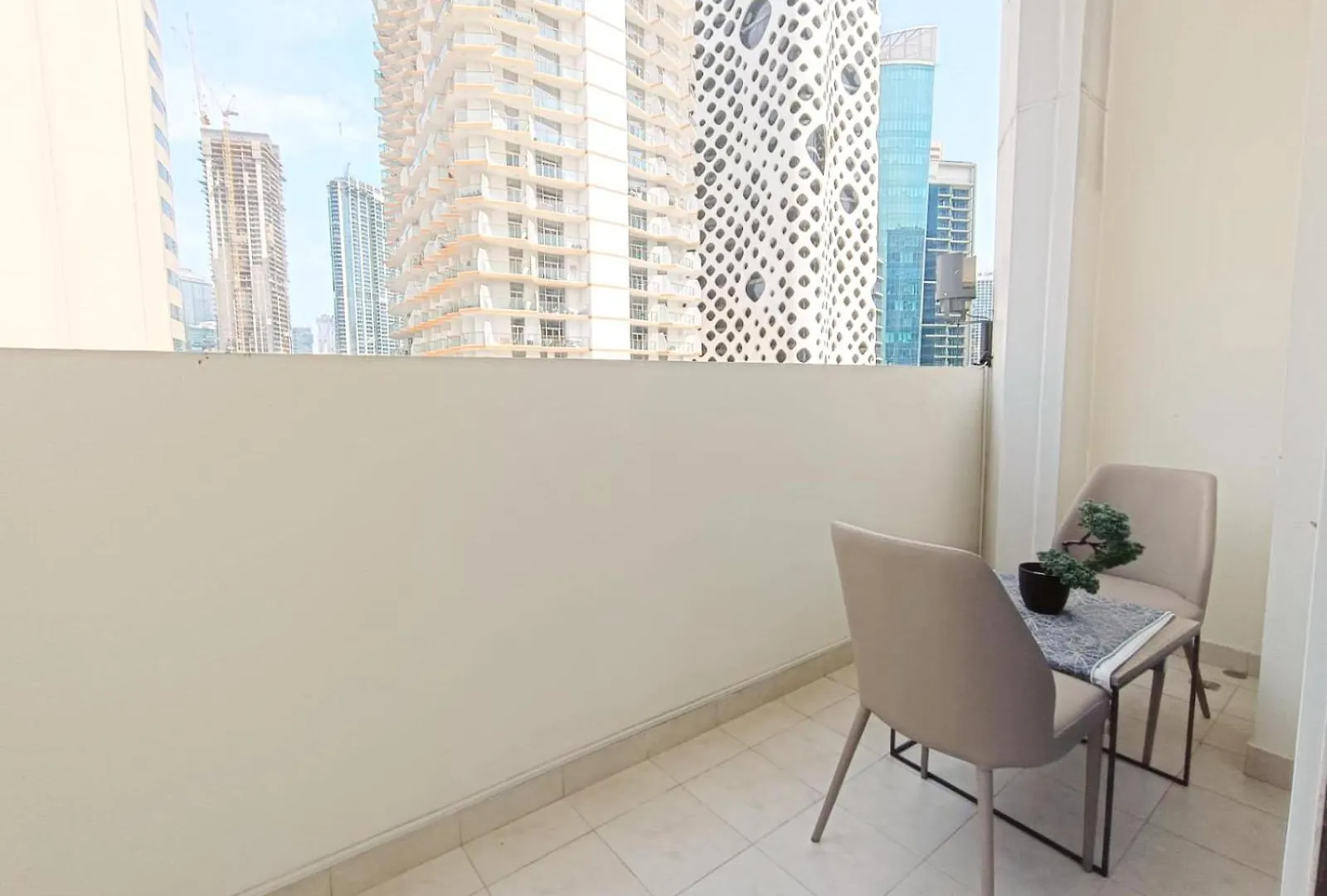 Modern High-Rise Studio In The Heart Of Business Bay Dubai Apartment