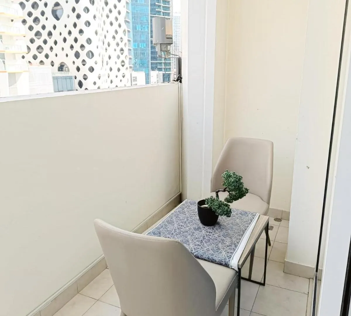 Modern High-Rise Studio In The Heart Of Business Bay Dubai Apartment