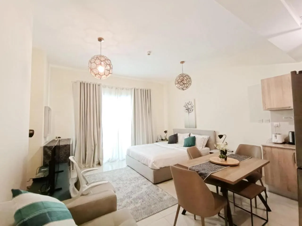 Modern High-Rise Studio In The Heart Of Business Bay Dubai Apartment